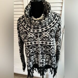 Nearly new condition Jessica Simpson fringe hem sweater